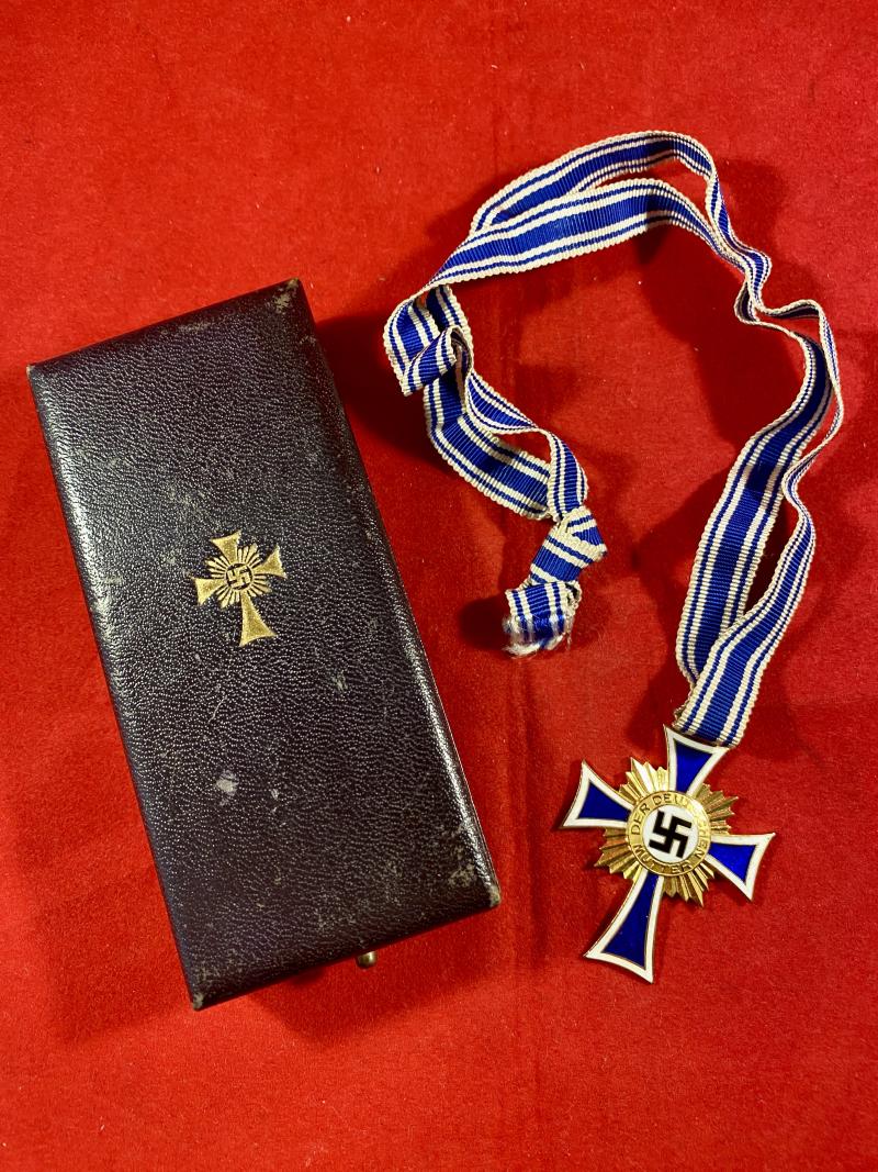 Cased WW2 German Mother’s Cross in Gold by Wilhelm Deumer Ludenscheid
