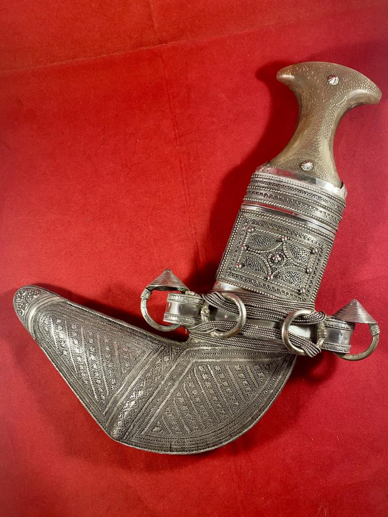 Antique Silver Omani Khanjar Jambiya Dagger with Horn and Silver Piqué Handle