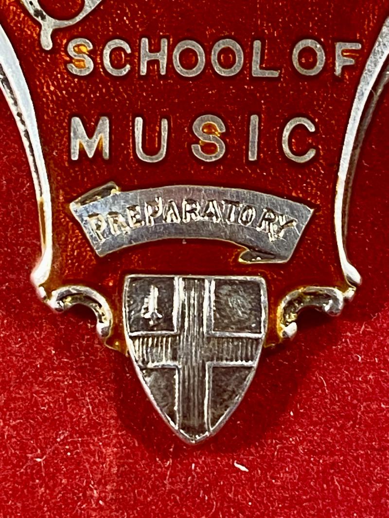 Guildhall School of Music Hallmarked Silver Medallion to Ronald Holloway – Pianoforte - London 1931 with Box