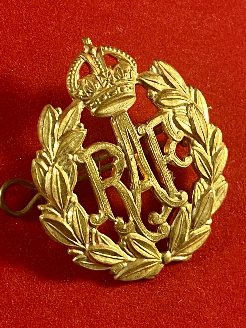 Near Mint WW2 Period Gilt on Brass RAF Cap Badge