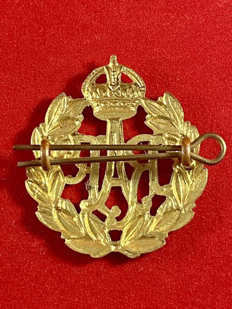 Near Mint WW2 Period Gilt on Brass RAF Cap Badge