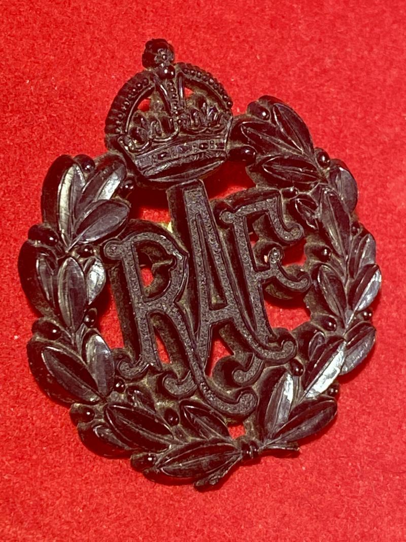 Original Near Mint WW2 Royal Air Force Plastic Economy Cap Badge