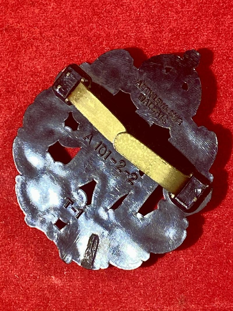 Original Near Mint WW2 Royal Air Force Plastic Economy Cap Badge