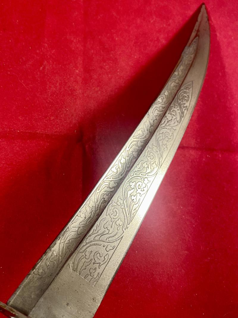 Beautiful 19th Century “Hybrid” Indo Persian Pesh-Kabz (Chura) Dagger with Ornately Engraved Blade and D Knuckle Guard