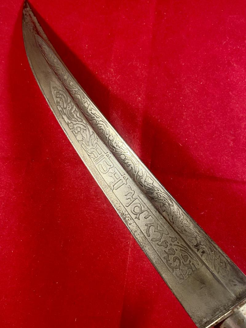 Beautiful 19th Century “Hybrid” Indo Persian Pesh-Kabz (Chura) Dagger with Ornately Engraved Blade and D Knuckle Guard
