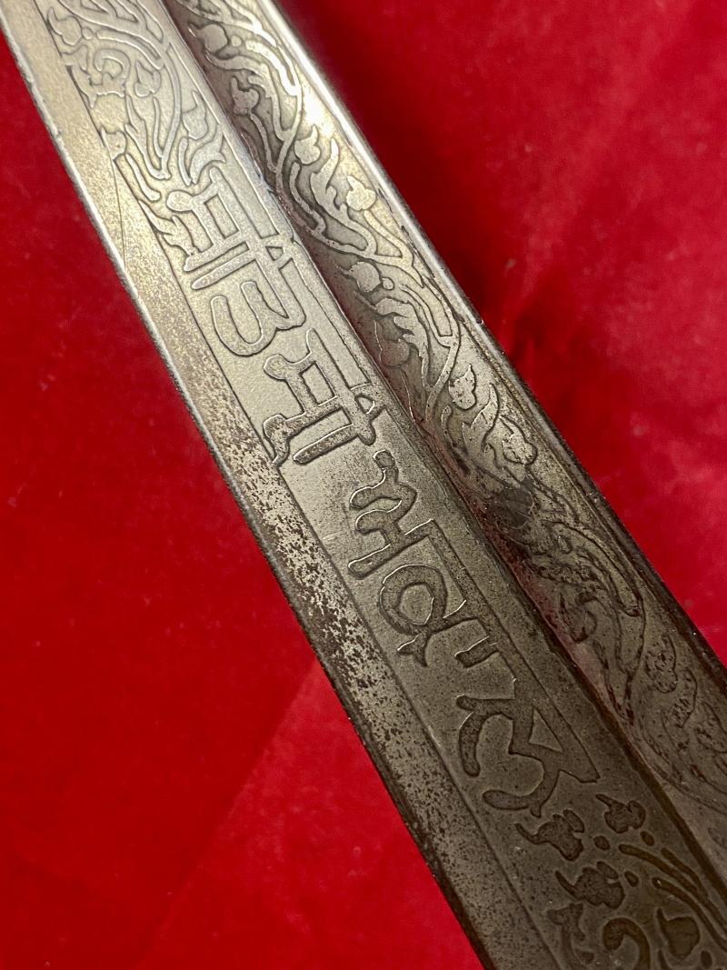 Beautiful 19th Century “Hybrid” Indo Persian Pesh-Kabz (Chura) Dagger with Ornately Engraved Blade and D Knuckle Guard