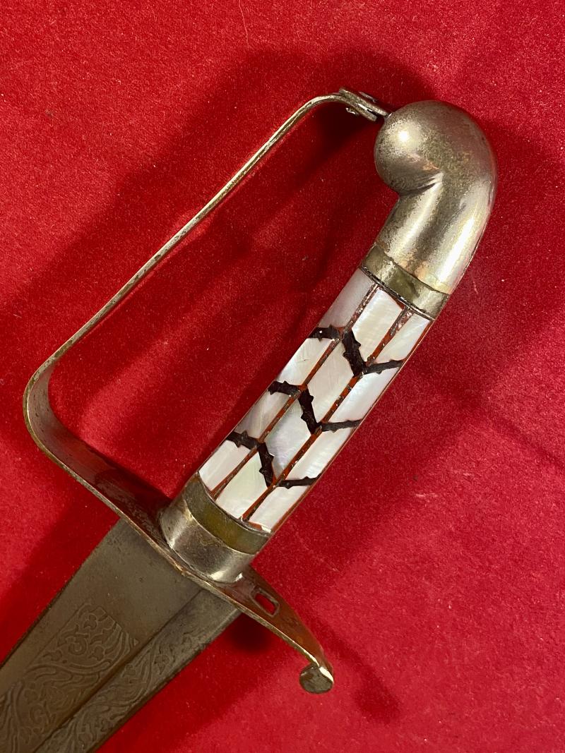 Beautiful 19th Century “Hybrid” Indo Persian Pesh-Kabz (Chura) Dagger with Ornately Engraved Blade and D Knuckle Guard
