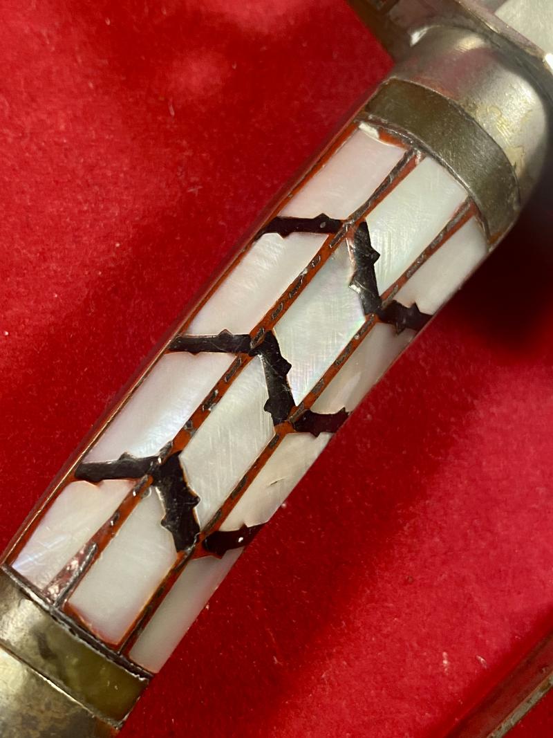 Beautiful 19th Century “Hybrid” Indo Persian Pesh-Kabz (Chura) Dagger with Ornately Engraved Blade and D Knuckle Guard