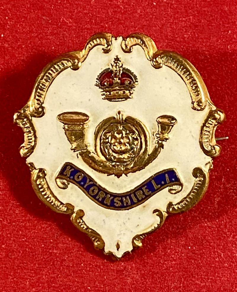 WW1 King's Own Yorkshire light Infantry K.O.Y.L.I. Brass and Enamel Regimental Crest Sweetheart Brooch