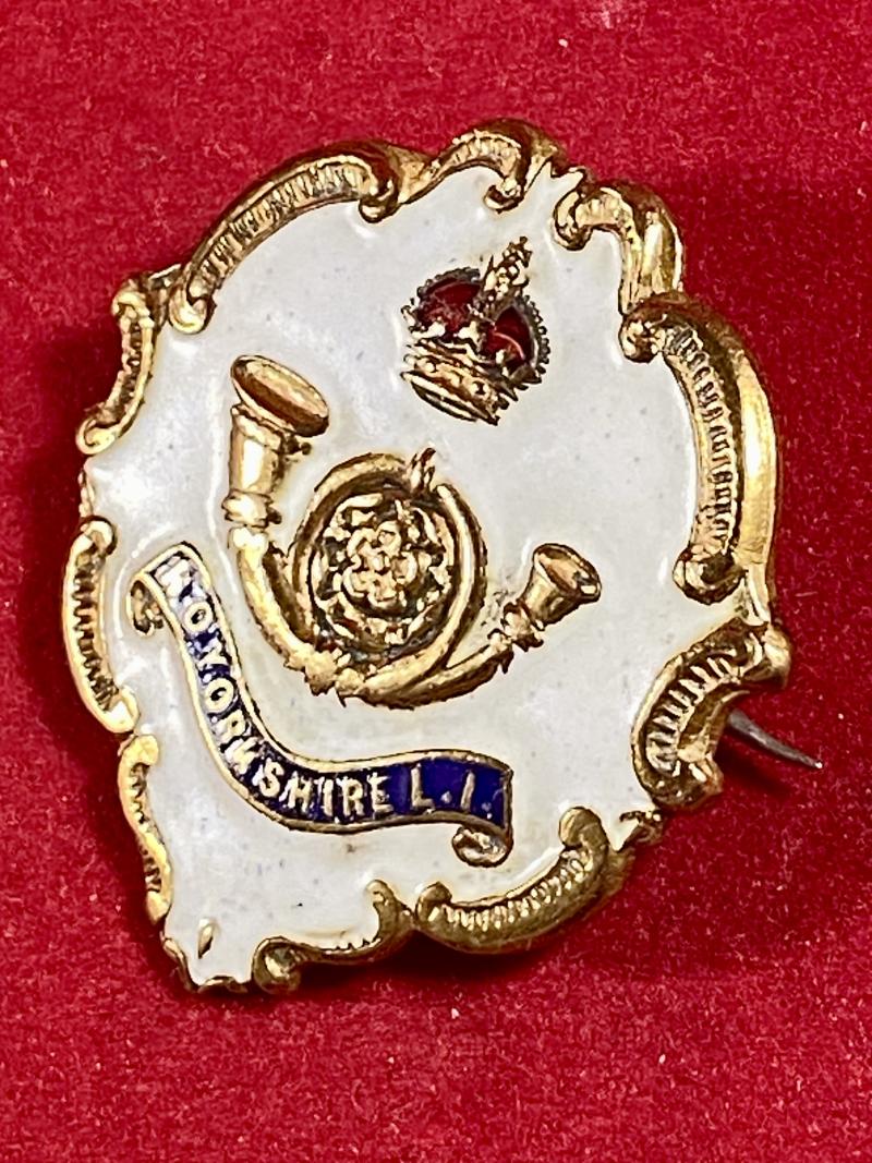 WW1 King's Own Yorkshire light Infantry K.O.Y.L.I. Brass and Enamel Regimental Crest Sweetheart Brooch