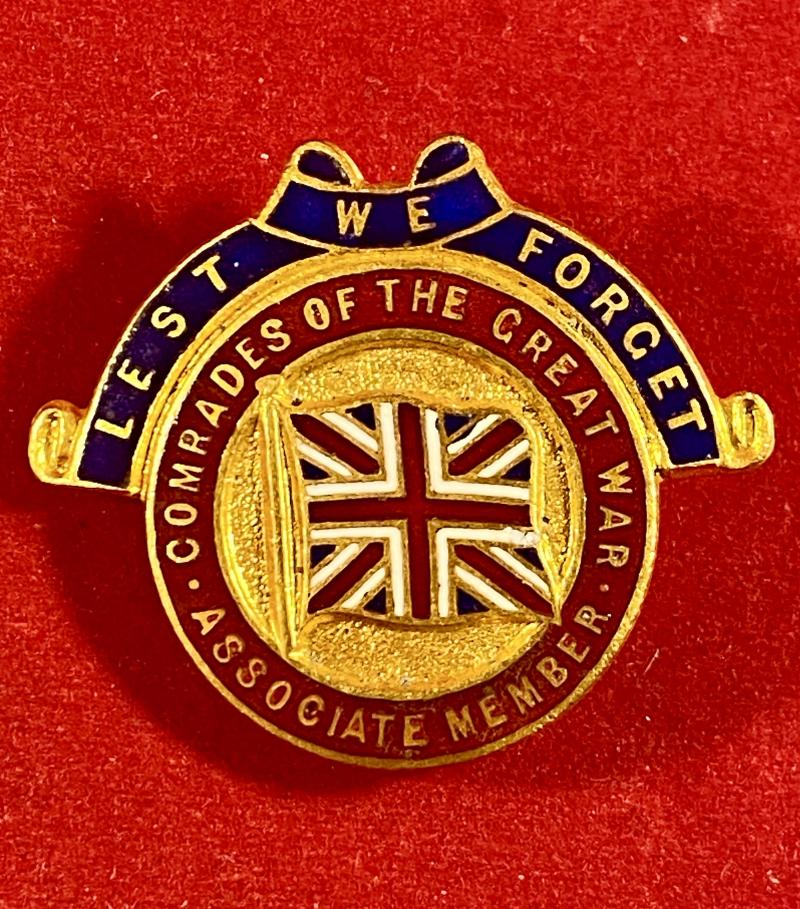 Scarce WW1 Period LEST WE FORGET COMRADES OF THE GREAT WAR ASSOCIATE MEMBER Gilt and Enamel Lapel Badge