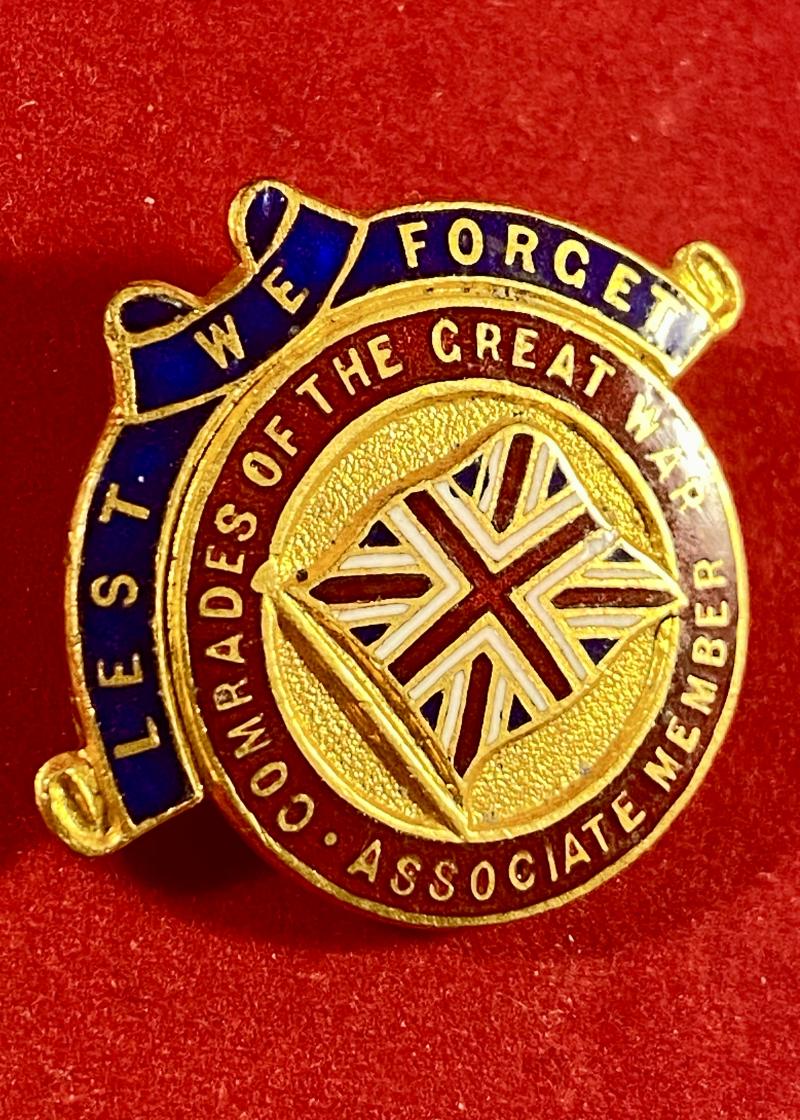 Scarce WW1 Period LEST WE FORGET COMRADES OF THE GREAT WAR ASSOCIATE MEMBER Gilt and Enamel Lapel Badge