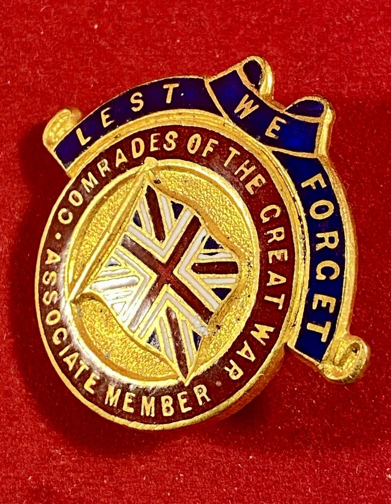 Scarce WW1 Period LEST WE FORGET COMRADES OF THE GREAT WAR ASSOCIATE MEMBER Gilt and Enamel Lapel Badge