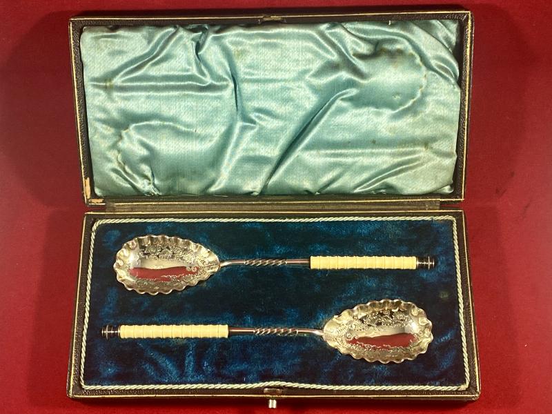 Antique Victorian Cased Pair of Silver Plated Berry Serving Spoons c1880