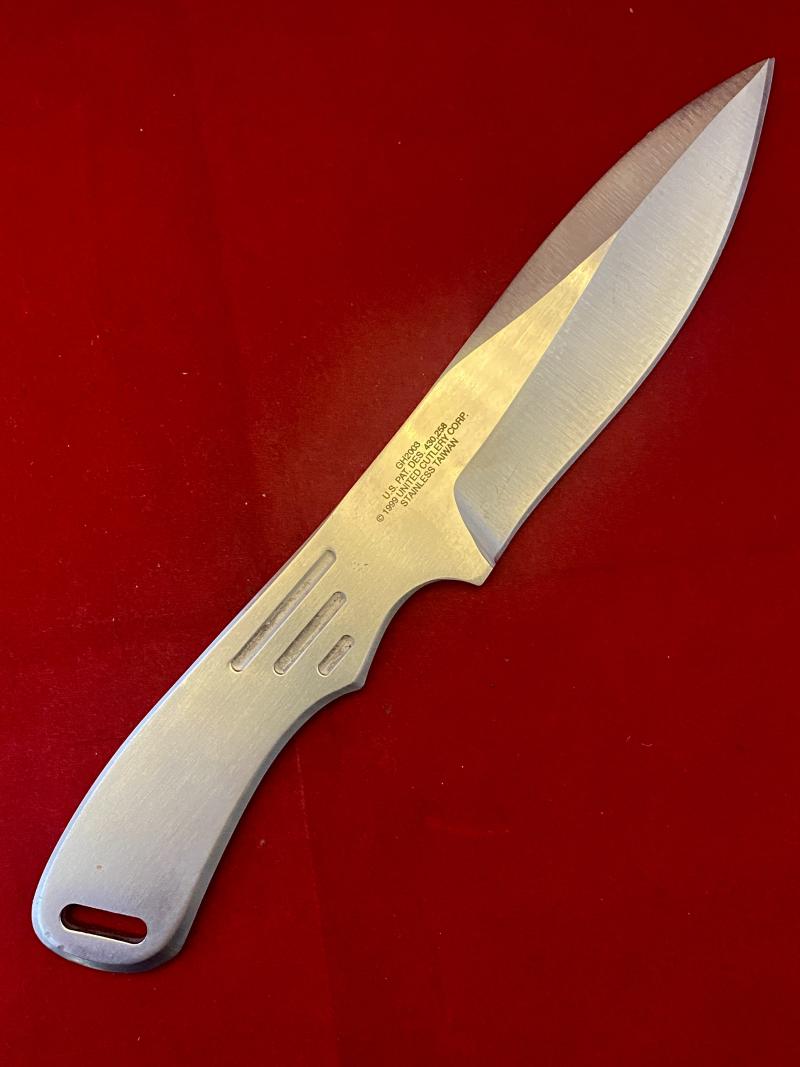 Mint Set of Three Gil Hibben Designed 8.6” Stainless Steel Throwing Knifes with Nylon Belt Sheath by United Cutlery, c2000