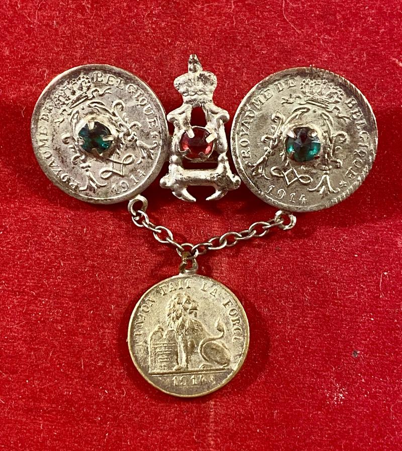 WW1 Belgium Trench Art Sweetheart 1914 Coin Brooch with green and Red Paste Stones